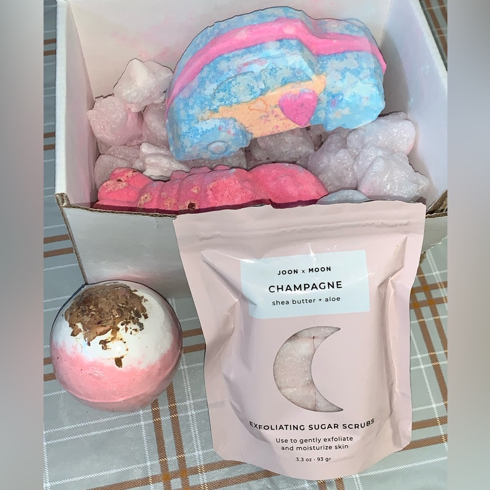 PINK LOT of Exfoliating Sugar Scrub and Bath Bombs Bundle JOON X MOON